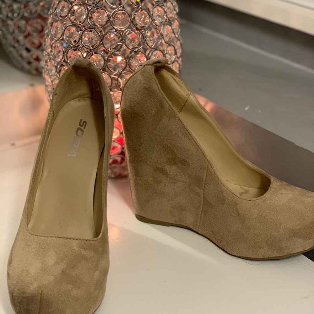 Woman’s wedges